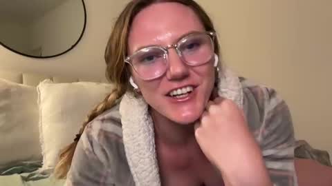Snapshot of mollyrae8869 chatting on 10-13-25, 02:55 mollyrae8869 online show from 10-13-25, 02:55
