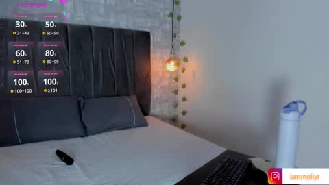 Snapshot of mollyrosse1 chatting on 11-11-25, 05:57 mollyrosse1 online show from 11-11-25, 05:57