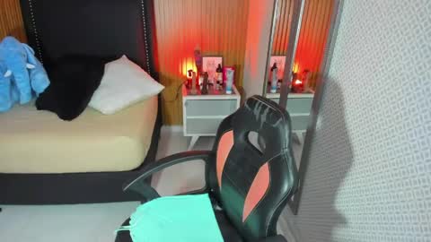 Snapshot of mollyspencer1 chatting on 05-23-26, 06:45 MOLLY online show from 05-23-26, 06:45