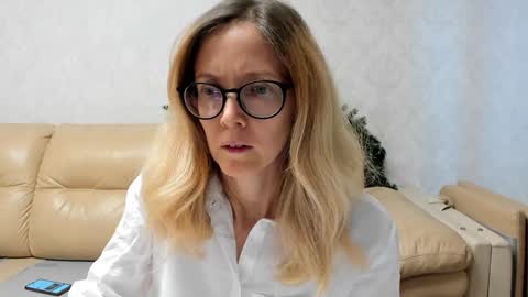 AngelMomm online show from 01-30-25, 07:18