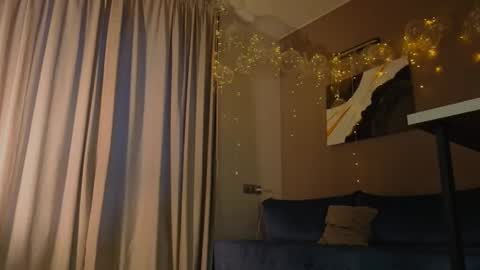 Molly online show from 12-21-25, 12:12