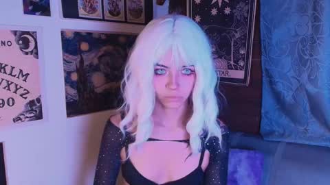mollyycrystal online show from 09-22-25, 03:30