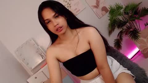 MOMIKHEM online show from 09-25-25, 07:01