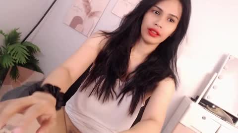 MOMIKHEM online show from 04-19-26, 06:24