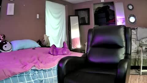 Snapshot of mommamadesissy chatting on 01-31-25, 08:12 Bink online show from 01-31-25, 08:12