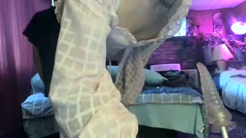 Snapshot of mommamadesissy chatting on 02-28-25, 07:46 Bink online show from 02-28-25, 07:46