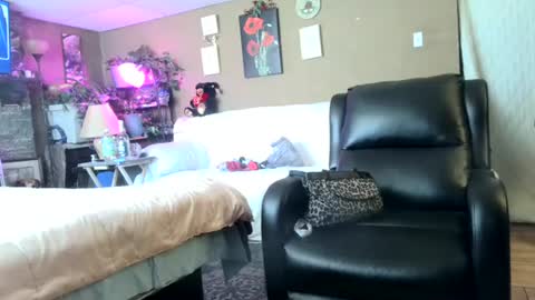 Snapshot of mommamadesissy chatting on 03-07-25, 07:27 Bink online show from 03-07-25, 07:27