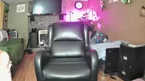 Snapshot of mommamadesissy chatting on 02-28-26, 11:17 Bink online show from 02-28-26, 11:17