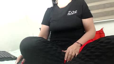 Snapshot of mommy26 chatting on 12-02-25, 01:00 mommy26 online show from 12-02-25, 01:00