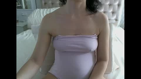 Snapshot of mommy4y chatting on 03-06-25, 09:25 Amy online show from 03-06-25, 09:25