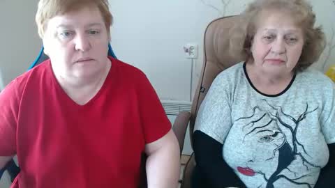 Snapshot of mommy99x chatting on 04-07-26, 10:05 Mommy99X online show from 04-07-26, 10:05