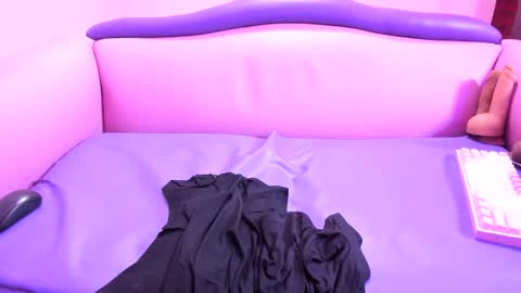 Snapshot of mommy_dirty_squirt chatting on 09-21-25, 12:40 carolina online show from 09-21-25, 12:40