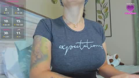 Snapshot of mommyfuckmilf_ chatting on 10-24-25, 11:17 Anny online show from 10-24-25, 11:17