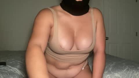 Snapshot of mommygoddess03 chatting on 09-16-25, 04:35 mommygoddess03 online show from 09-16-25, 04:35