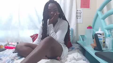 Snapshot of mommywebcam chatting on 12-24-24, 12:55  DINAH  online show from 12-24-24, 12:55
