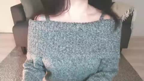 Momo online show from 12-13-24, 11:17