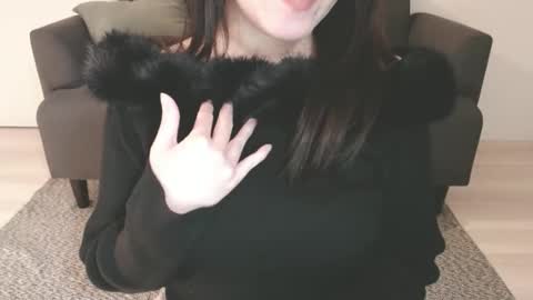 Momo online show from 12-18-24, 05:42