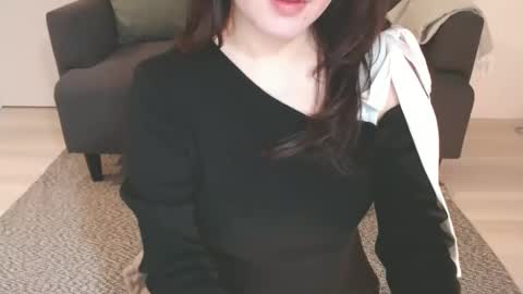 Momo online show from 02-13-25, 10:33