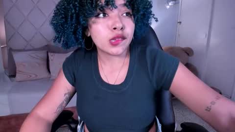 Momo  online show from 11-24-25, 10:53