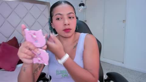 Momo  online show from 12-02-25, 09:54