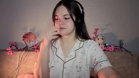 Momo online show from 03-08-26, 04:22