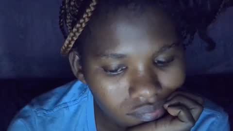 Snapshot of momsdoll chatting on 01-10-26, 06:20 momsdoll online show from 01-10-26, 06:20