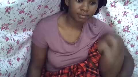 Snapshot of momsdoll chatting on 02-11-26, 09:25 momsdoll online show from 02-11-26, 09:25