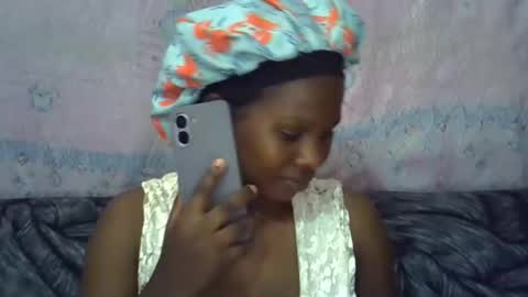 Snapshot of momsdoll chatting on 04-06-26, 07:09 momsdoll online show from 04-06-26, 07:09