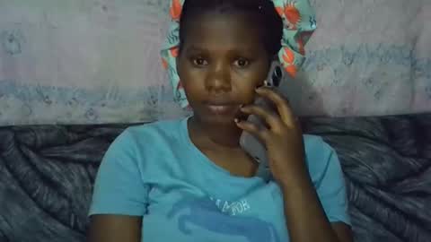 Snapshot of momsdoll chatting on 04-23-26, 02:52 momsdoll online show from 04-23-26, 02:52