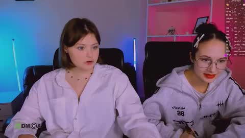 Mona  online show from 11-26-25, 08:32