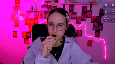 Mona  online show from 04-25-26, 07:11