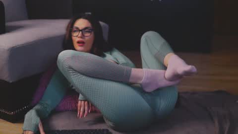 Snapshot of mona_lisss chatting on 01-18-25, 06:21 Mona Lisss online show from 01-18-25, 06:21