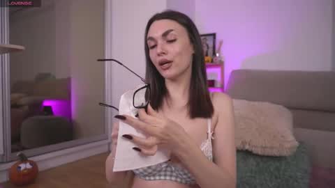 Snapshot of mona_lisss chatting on 10-15-25, 11:10 Mona Lisss online show from 10-15-25, 11:10