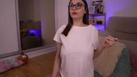 Snapshot of mona_lisss chatting on 11-25-25, 12:38 Mona Lisss online show from 11-25-25, 12:38