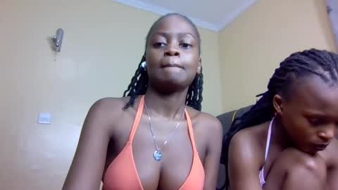 Snapshot of mona_luv1 chatting on 10-20-25, 12:05 Mona online show from 10-20-25, 12:05