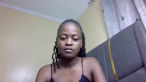 Snapshot of mona_luv1 chatting on 10-25-25, 07:52 Mona online show from 10-25-25, 07:52