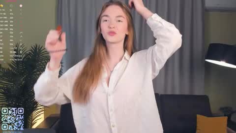 Snapshot of monabrickell chatting on 09-18-25, 05:04 Mona online show from 09-18-25, 05:04