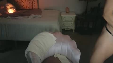 Mona online show from 11-06-25, 02:29