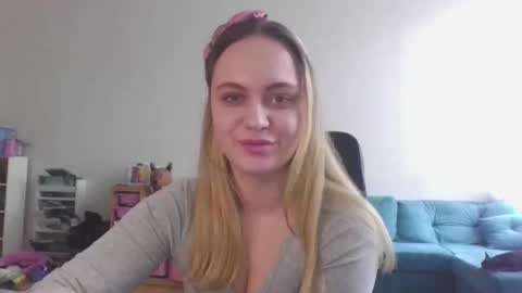 Snapshot of monarise chatting on 03-25-26, 11:27 monarise online show from 03-25-26, 11:27