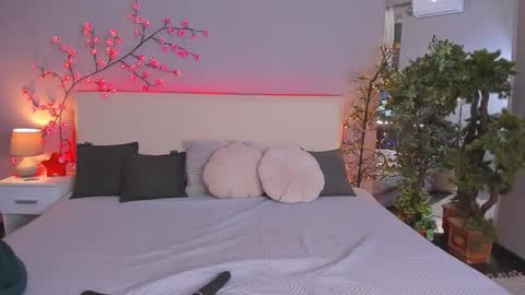 Monica online show from 02-05-26, 01:49