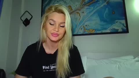 Snapshot of moni_ chatting on 12-10-24, 04:56 Monica online show from 12-10-24, 04:56