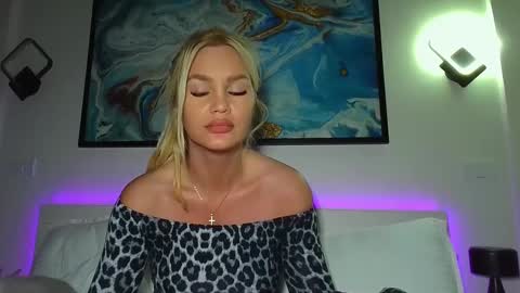 Snapshot of moni_ chatting on 02-05-25, 03:45 Monica online show from 02-05-25, 03:45