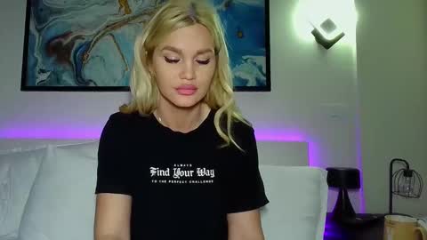 Snapshot of moni_ chatting on 02-22-25, 04:51 Monica online show from 02-22-25, 04:51