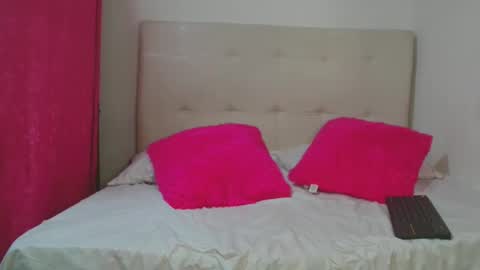 Monica online show from 02-09-25, 07:52