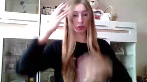 Monica online show from 11-08-25, 10:15