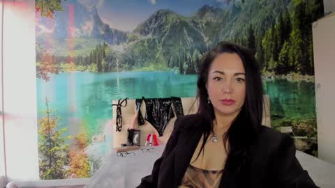 monica_weisss online show from 01-14-25, 05:08