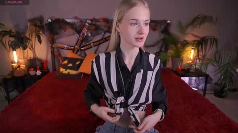  Monica  online show from 10-23-25, 05:51