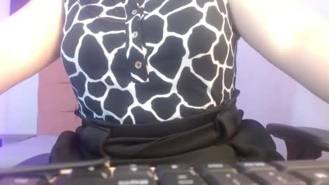 Snapshot of monickhot303av chatting on 12-21-24, 10:19 monickhot303av online show from 12-21-24, 10:19