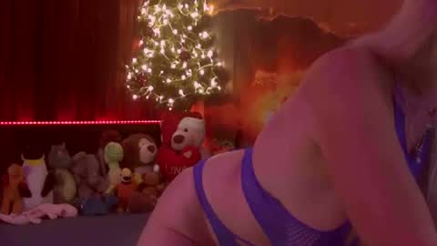 Monika    online show from 12-28-24, 02:11