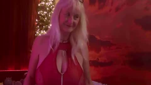 Monika    online show from 12-31-24, 01:57